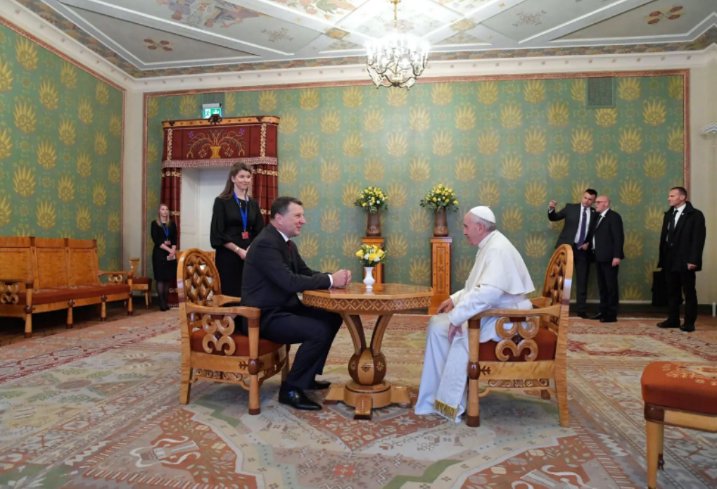 Tulkojumu birojs LMI Translations - LMI Translations nodrošina mutisko tulkošanu pāvestam Franciskam vizītē Latvijā